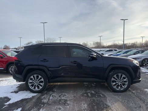 Used 2021 Toyota RAV4 XLE Premium image 4