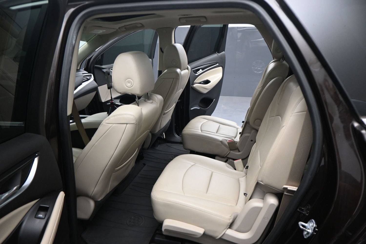 Used 2018 Buick Enclave Essence FWD image 7