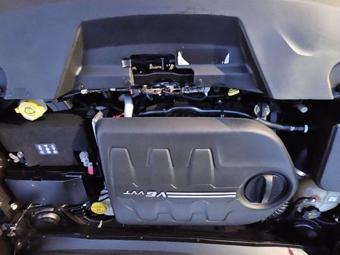 Used 2015 Jeep Cherokee Trailhawk w/ Leather Interior Group image 11