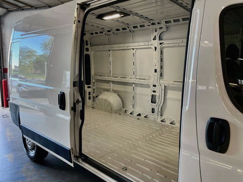 Used 2024 RAM ProMaster 2500 w/ Convenience Group FWD image 24
