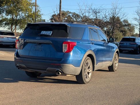 Used 2022 Ford Explorer XLT w/ Equipment Group 202A image 3