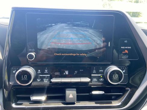 Used 2024 Toyota Highlander XSE FWD image 25