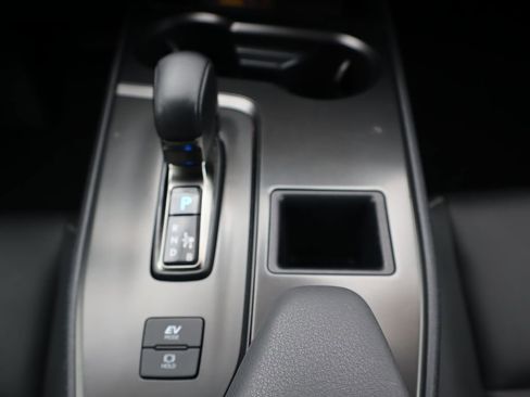 Used 2025 Lexus UX 300h FWD image 33