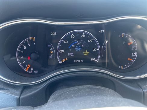 Used 2018 Jeep Grand Cherokee Altitude AWD/4WD image 11