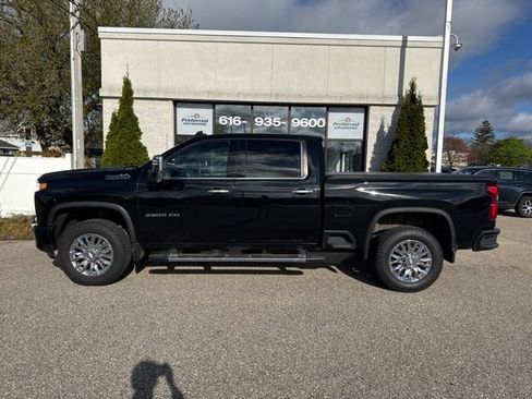 Used 2022 Chevrolet Silverado 2500 High Country w/ LPO, Hitch Package AWD/4WD image 3