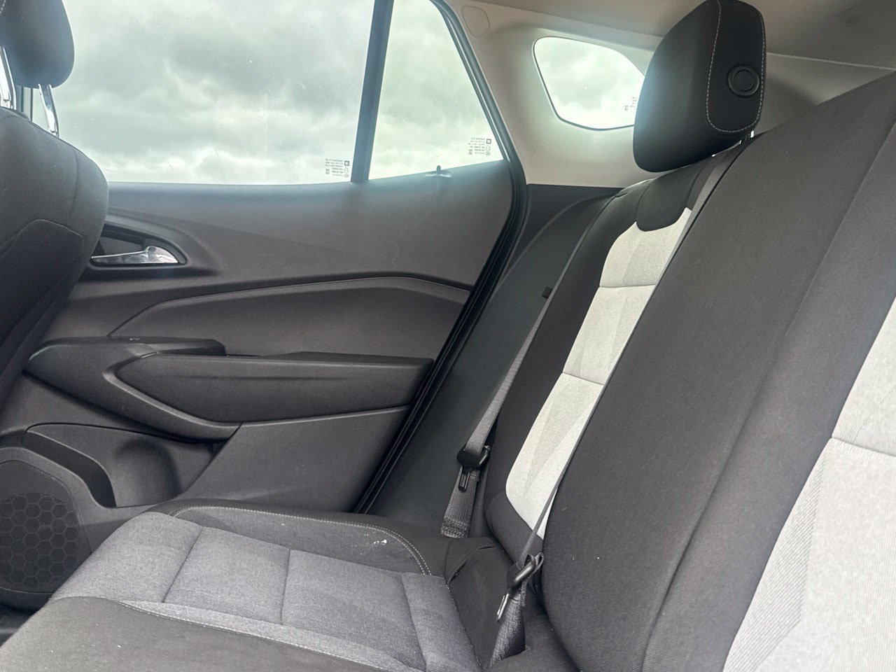 Used 2025 Chevrolet Trax LS FWD image 38