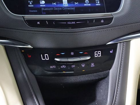 Used 2019 Cadillac XT5 AWD image 39