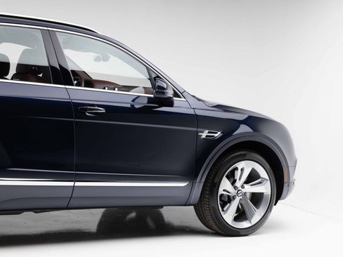 Used 2019 Bentley Bentayga AWD/4WD image 31