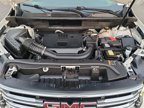 Used 2023 GMC Acadia SLE image 22