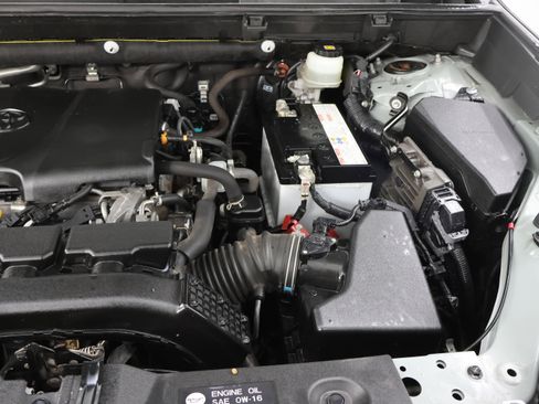 Used 2019 Toyota RAV4 XLE w/ Convenience Package image 18