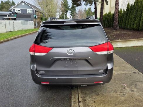 Used 2014 Toyota Sienna XLE AWD/4WD image 7