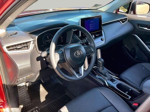 Used 2025 Toyota Corolla Cross XLE w/ Convenience Package FWD image 17