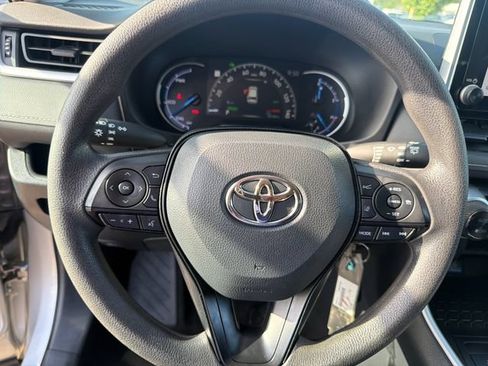 Used 2025 Toyota RAV4 LE AWD/4WD image 23