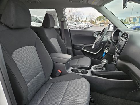 Used 2024 Kia Soul LX w/ Option Group 015 image 19