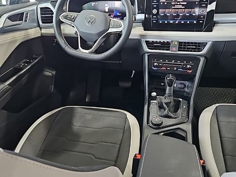 New 2026 Volkswagen Taos SE image 24