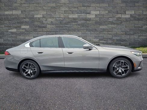 New 2026 BMW 530i xDrive w/ Premium Package AWD/4WD image 7