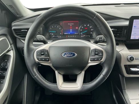 Used 2023 Ford Explorer XLT image 18