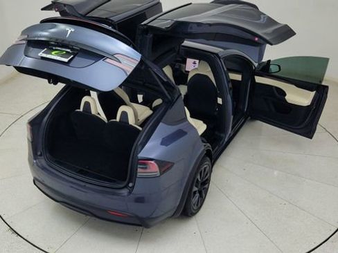 Used 2023 Tesla Model X image 89
