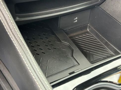 Used 2026 Chrysler Pacifica Limited image 33