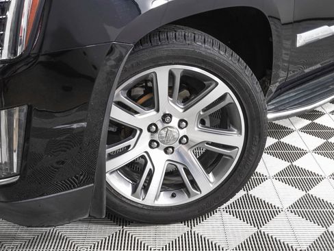 Used 2015 Cadillac Escalade Luxury image 32