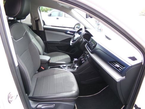 Used 2023 Volkswagen Taos SE image 39