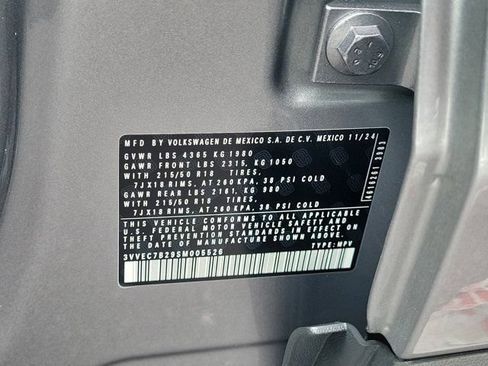 Used 2025 Volkswagen Taos SE w/ Panoramic Sunroof Package FWD image 33