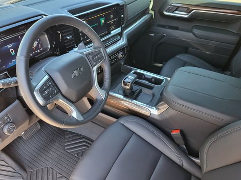 Used 2026 Chevrolet Silverado 1500 LT Trail Boss w/ LT Trail Boss Premium Package AWD/4WD image 10