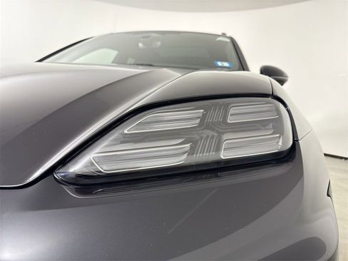 Certified 2025 Porsche Macan Turbo Electric image 11