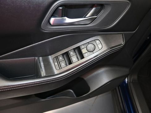 Certified 2024 Nissan Rogue SV FWD image 11