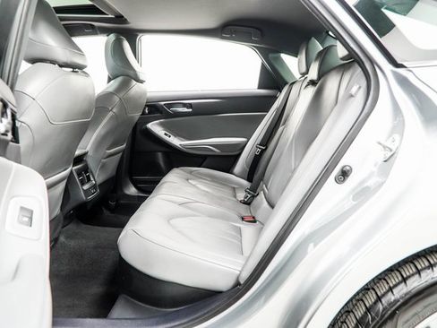 Used 2021 Toyota Avalon XLE w/ Moonroof Package image 42