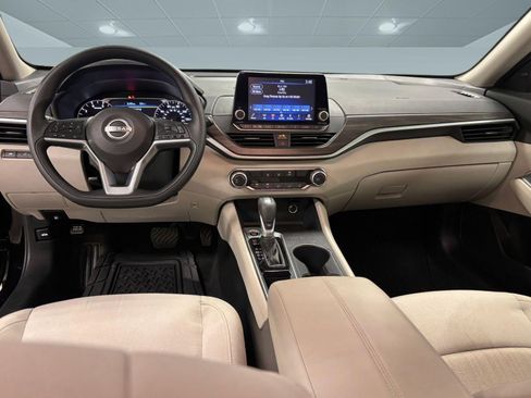 Used 2025 Nissan Altima 2.5 SV image 4