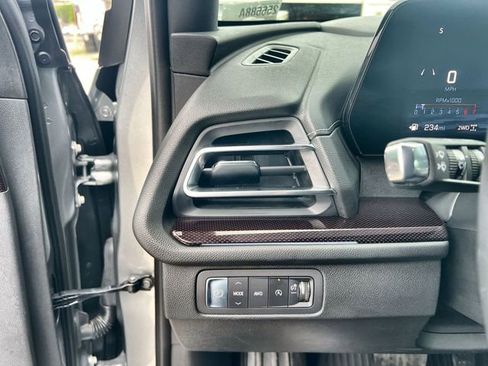 Used 2025 Chevrolet Traverse Z71 w/ Enhanced Driving Package image 17