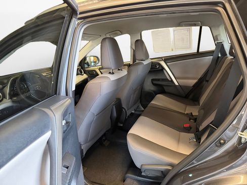 Used 2015 Toyota RAV4 LE AWD/4WD image 16