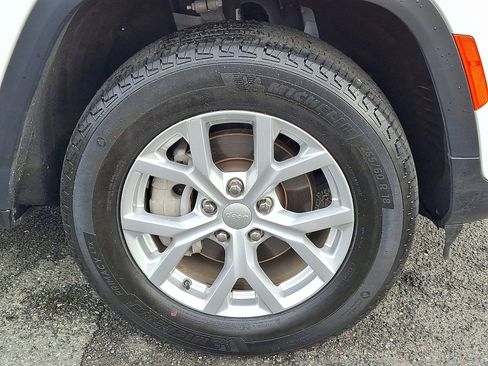 Certified 2023 Jeep Grand Cherokee Limited image 9