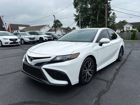 Used 2022 Toyota Camry SE FWD image 3