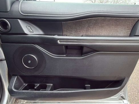 Used 2021 Ford Expedition Max Limited image 19