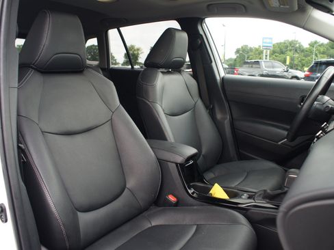 Used 2023 Toyota Corolla Cross XLE w/ Convenience Package FWD image 23