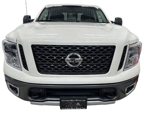 Used 2019 Nissan Titan PRO-4X w/ Pro-4x Convenience Package image 9