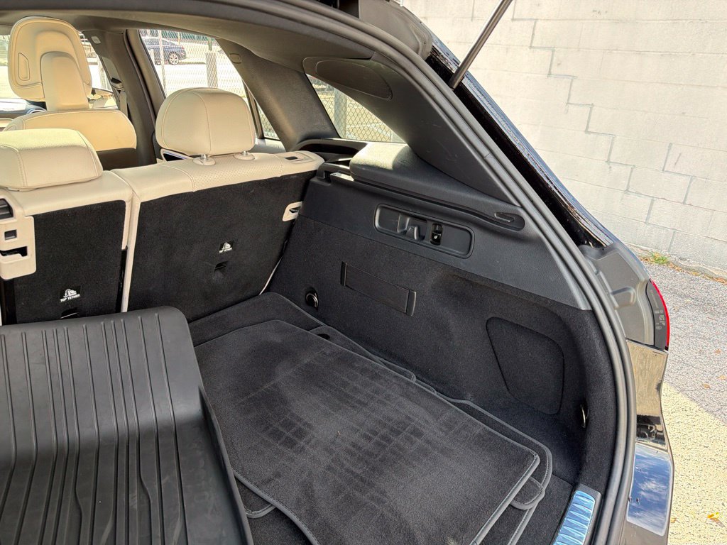 Used 2023 Mercedes-Benz GLC 300 4MATIC image 10