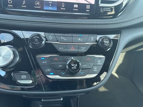 New 2026 Chrysler Pacifica Select image 71