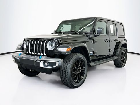 Used 2023 Jeep Wrangler Unlimited Sahara w/ Cold Weather Group AWD/4WD image 3