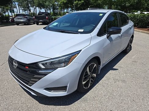 Certified 2025 Nissan Versa SR w/ Electronics Package FWD image 4