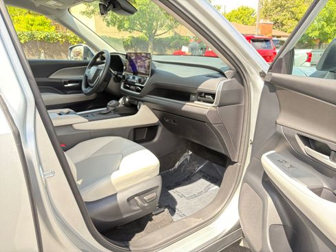 Used 2026 Toyota Grand Highlander AWD image 28