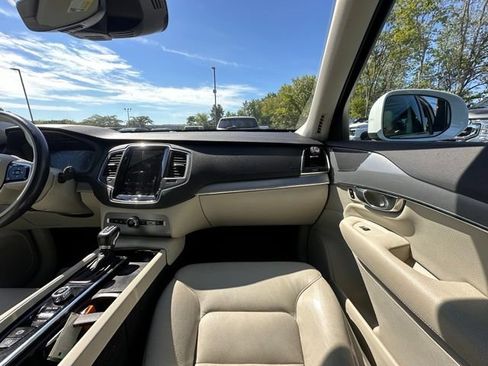 Used 2021 Volvo XC90 T5 Momentum w/ Protection Package AWD/4WD image 30