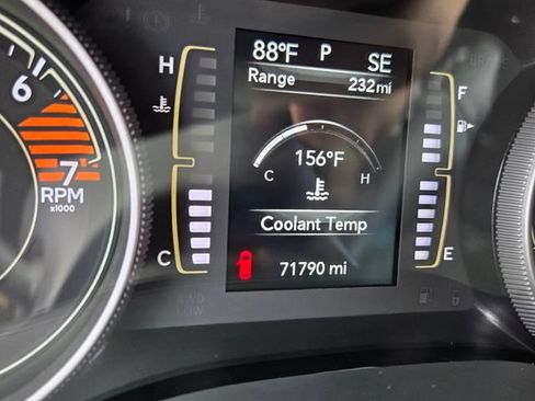 Used 2021 Jeep Cherokee Latitude FWD image 30