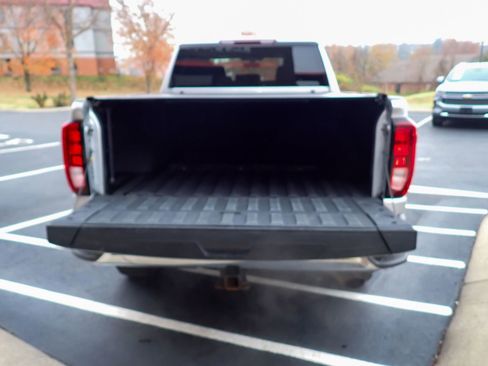 Used 2022 GMC Sierra 3500 SLE w/ Remote Start Package image 8