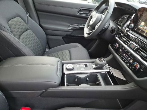 New 2025 Nissan Pathfinder SV w/ SV Premium Package image 14