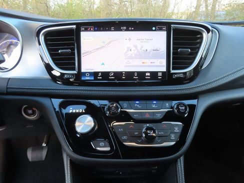 New 2026 Chrysler Pacifica Limited w/ S Appearance Package AWD/4WD image 5