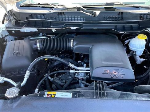 Used 2019 RAM 1500 Express AWD/4WD image 32