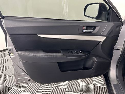 Used 2010 Subaru Outback 2.5i Premium image 25